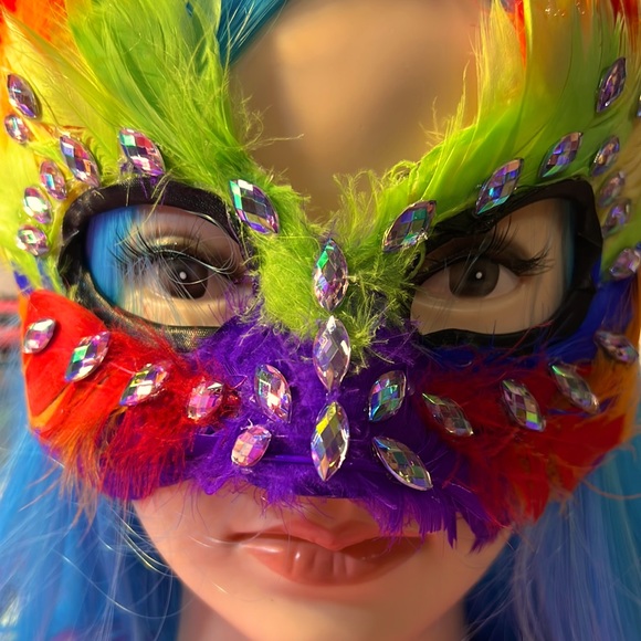 New Fairy Feathered Mask - Picture 3 of 8